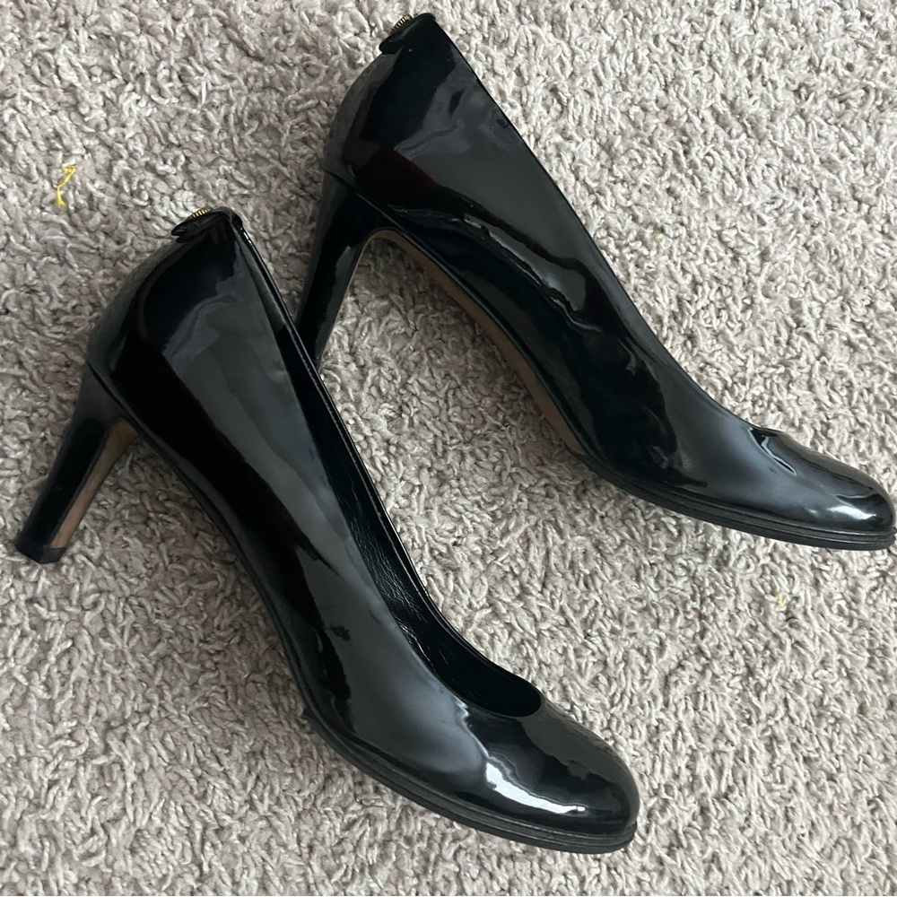 Gucci patent leather pumps